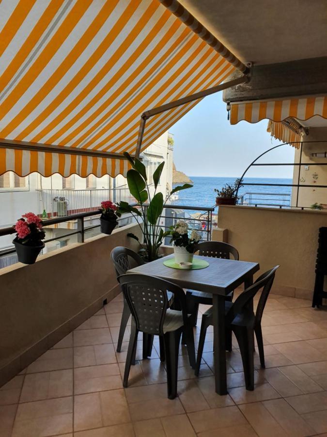 Casa Vacanze Aci Trezza In Front Of The Sea Ачи Костелло Экстерьер фото